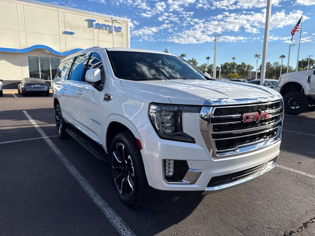 Used 2022 GMC Yukon XL SLT w/ SLT Premium Package AWD/4WD image 4