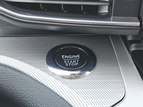 Used 2024 Ford Explorer XLT w/ Equipment Group 202A image 17