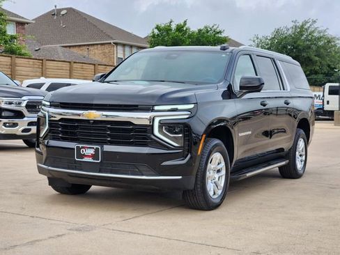Used 2025 Chevrolet Suburban LS RWD image 11
