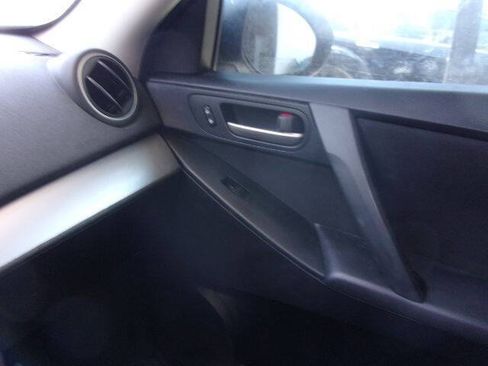 Used 2012 MAZDA MAZDA3 i Sport FWD image 13