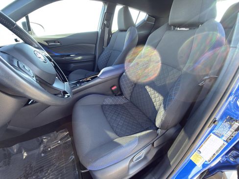 Used 2022 Toyota C-HR XLE image 11