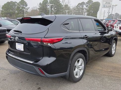 Used 2023 Toyota Highlander L image 12