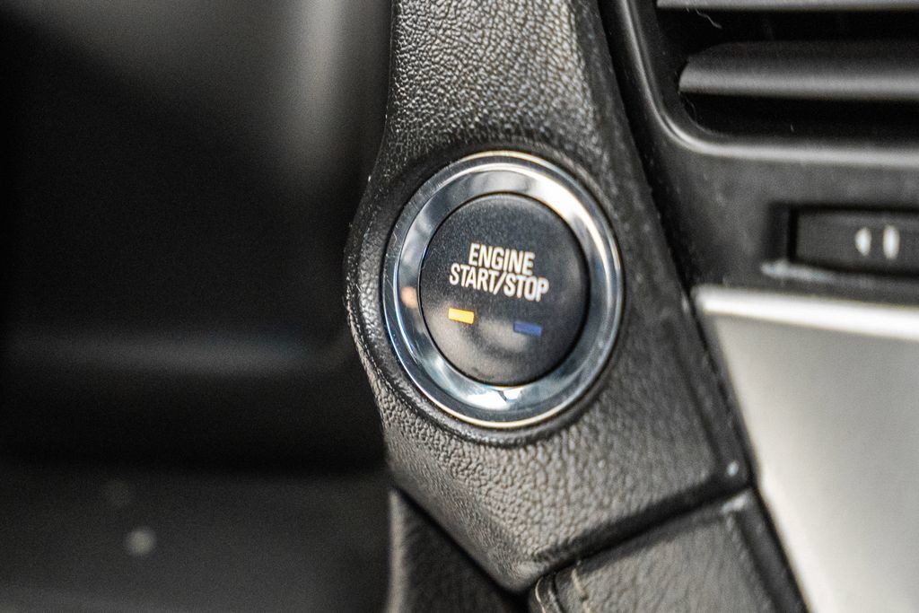Used 2018 Chevrolet Suburban LT w/ LT Signature Package AWD/4WD image 29