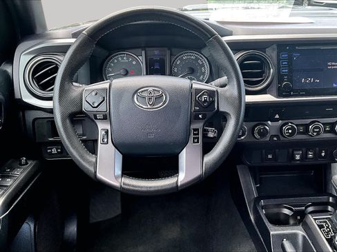 Used 2019 Toyota Tacoma TRD Sport AWD/4WD image 6