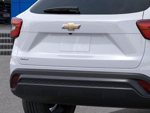 New 2026 Chevrolet Trax LS w/ LS Convenience Package FWD image 14