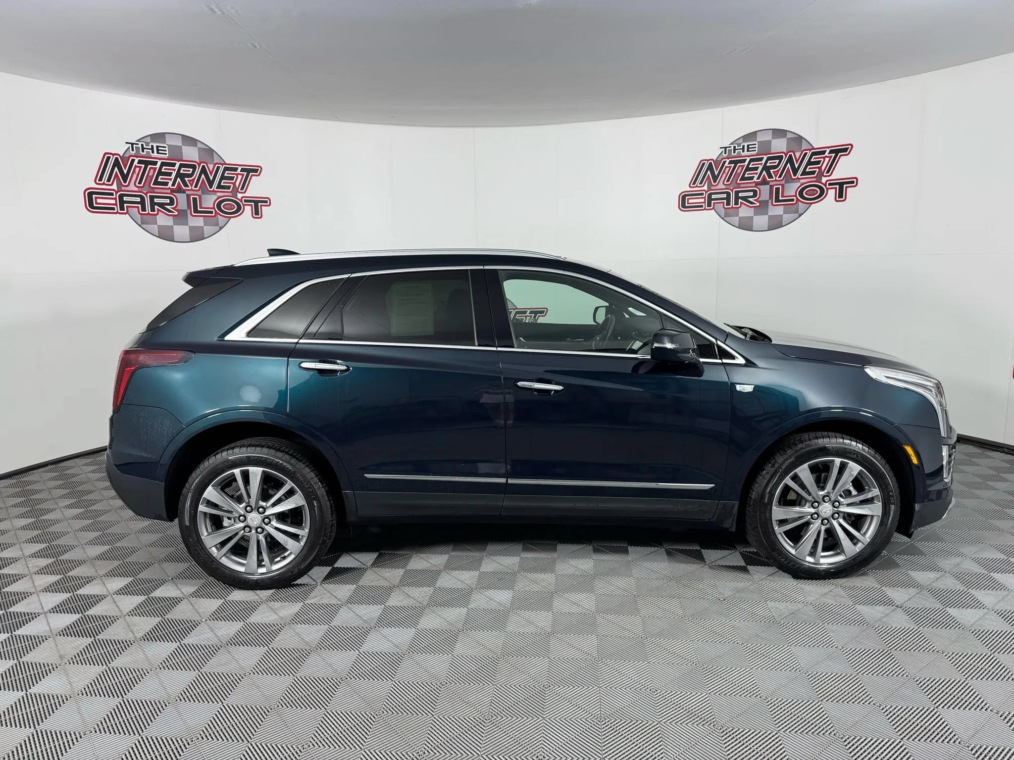 Used 2024 Cadillac XT5 Premium Luxury w/ LPO, Floor Liner Package AWD/4WD image 8
