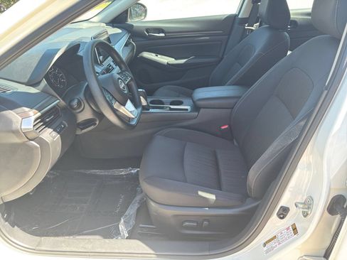 Used 2025 Nissan Altima 2.5 SV FWD image 27