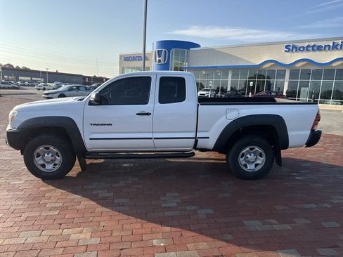 Used 2015 Toyota Tacoma PreRunner w/ Convenience Package RWD image 3
