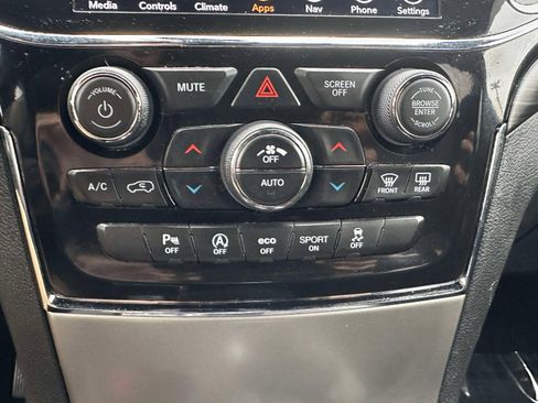 Used 2021 Jeep Grand Cherokee Laredo X AWD/4WD image 13