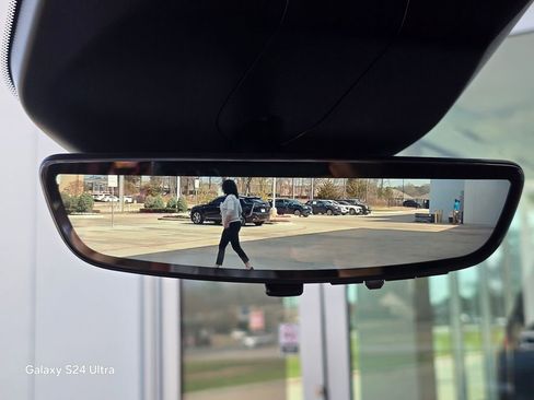 Used 2024 Cadillac Escalade Premium Luxury image 34