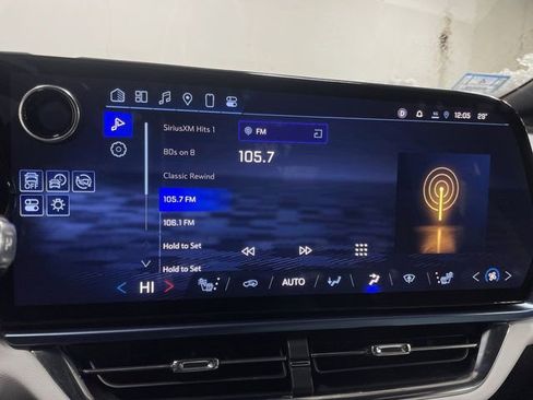 Used 2025 Chevrolet Equinox EV LT image 16