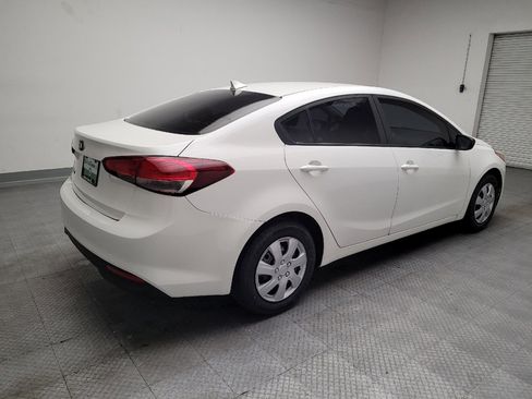 Used 2017 Kia Forte LX image 9