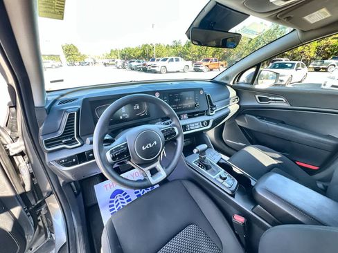 Used 2024 Kia Sportage LX image 10