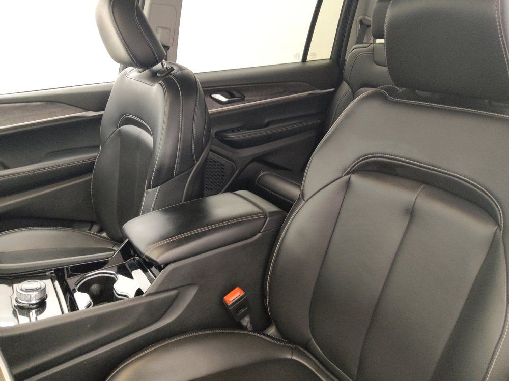 Used 2023 Jeep Grand Cherokee L Limited AWD/4WD image 17