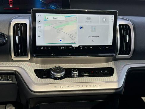 New 2025 Ford Expedition Active image 9