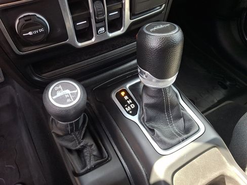 Used 2024 Jeep Gladiator Sport AWD/4WD image 14