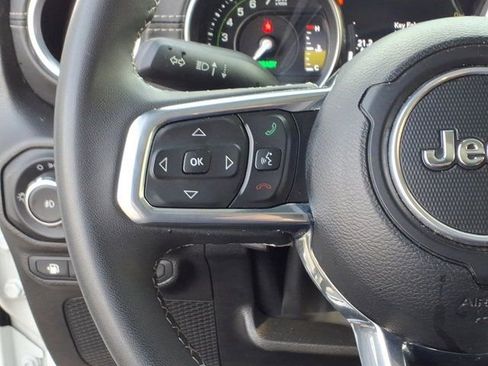 Used 2023 Jeep Wrangler Unlimited Sahara image 17