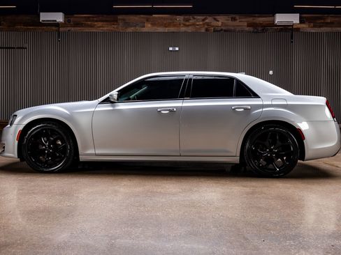 Used 2023 Chrysler 300 Touring L w/ Comfort Group RWD image 5