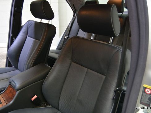 Used 2002 Mercedes-Benz E 320 Sedan image 19