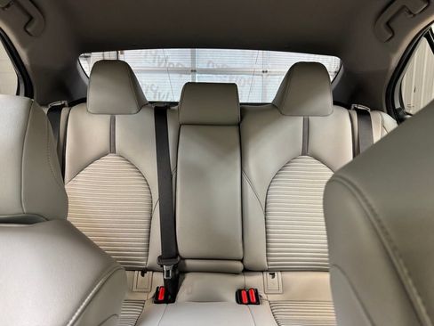 Used 2019 Toyota Camry SE w/ Convenience Package FWD image 15