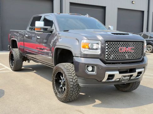 Used 2016 GMC Sierra 2500 Denali w/ Duramax Plus Package AWD/4WD image 2