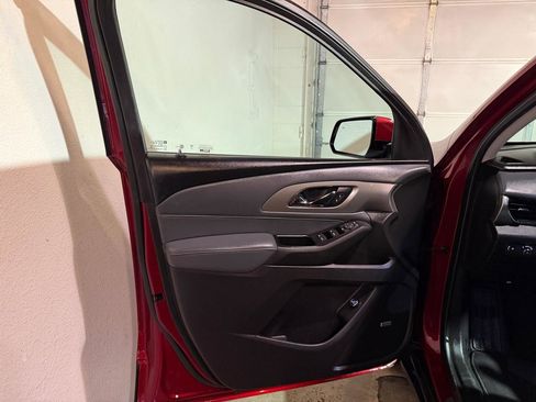 Used 2018 Chevrolet Traverse LT AWD/4WD image 8