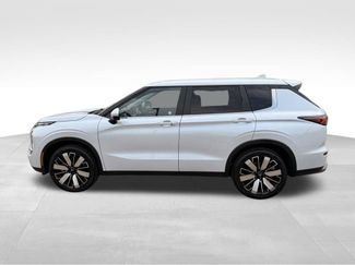 Used 2025 Mitsubishi Outlander SE FWD video 3