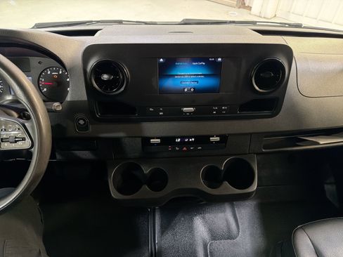 Used 2020 Mercedes-Benz Sprinter 144 Cargo image 23