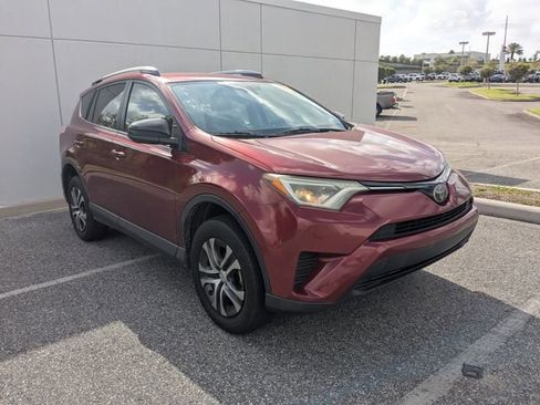 Used 2018 Toyota RAV4 LE image 1