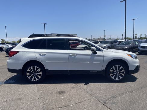 Used 2017 Subaru Outback 2.5i Limited AWD/4WD image 6