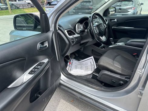 Used 2019 Dodge Journey SE w/ Premium Group FWD image 5