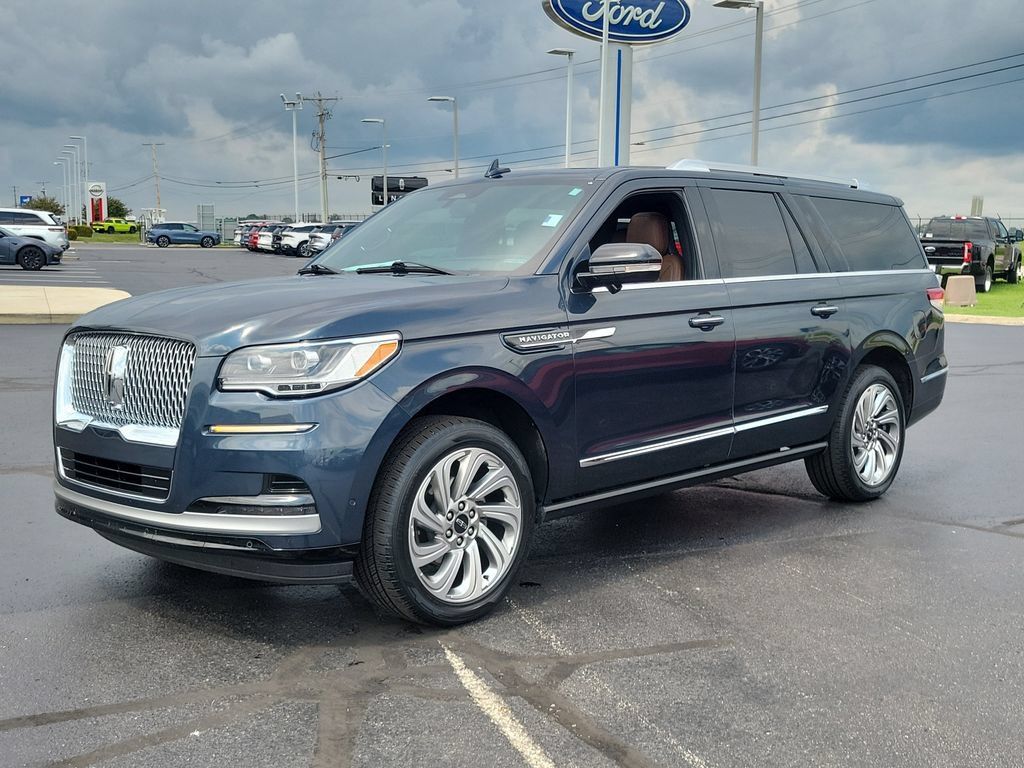 Certified 2024 Lincoln Navigator L Reserve AWD/4WD image 8