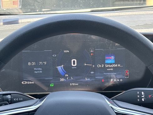 Used 2025 Chevrolet Equinox EV LT image 21