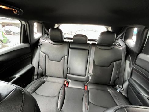 Used 2025 Jeep Compass Trailhawk AWD/4WD image 36