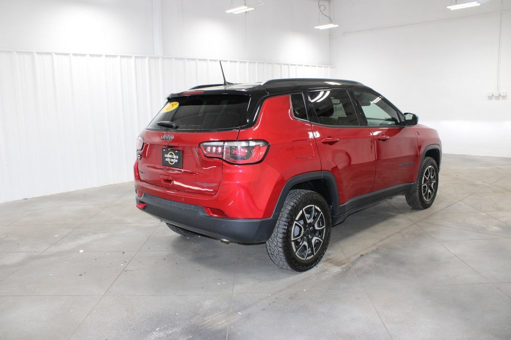 Used 2025 Jeep Compass Trailhawk AWD/4WD image 9