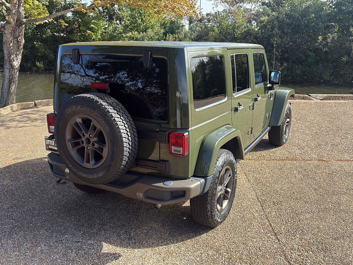 Used 2016 Jeep Wrangler Unlimited Sahara AWD/4WD image 5