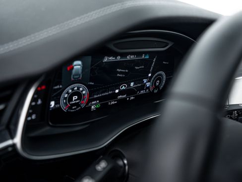 Used 2025 Audi Q7 3.0T Premium Plus image 12