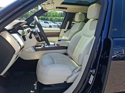 Used 2023 Land Rover Range Rover SE AWD/4WD image 2