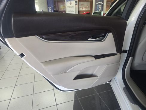 Used 2014 Cadillac XTS Luxury w/ Driver Awareness Package image 10