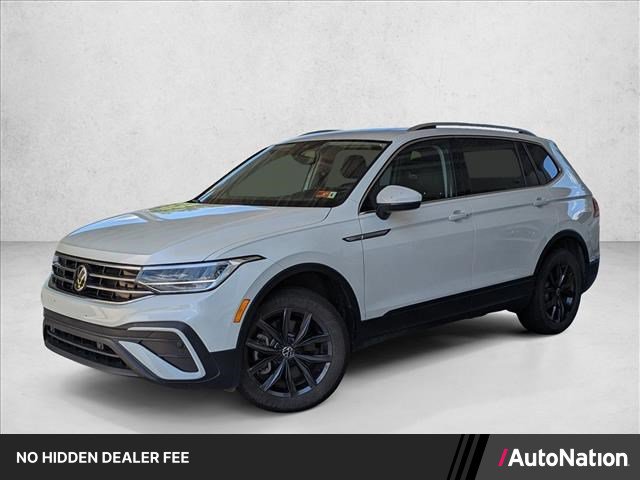 Used 2023 Volkswagen Tiguan SE w/ Panoramic Sunroof Package FWD image 1