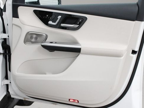 Used 2025 Mercedes-Benz GLC 300 image 23
