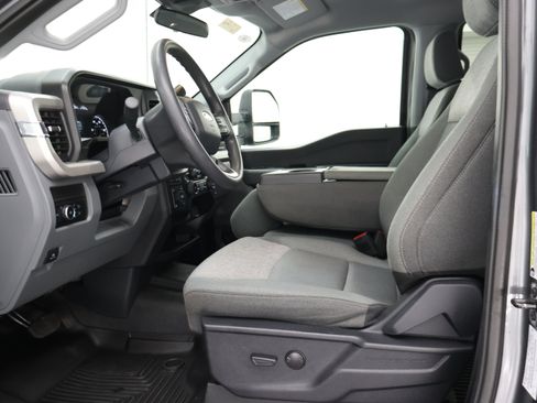 Used 2024 Ford F250 XLT AWD/4WD image 8