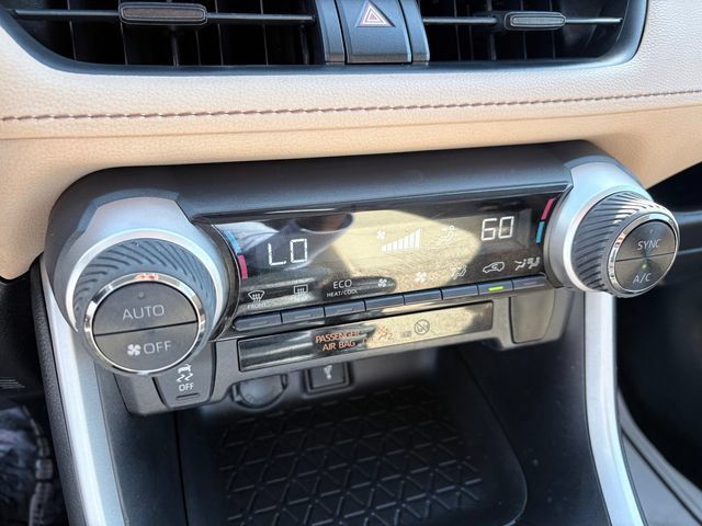 Used 2021 Toyota RAV4 XLE AWD/4WD image 18