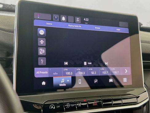 Used 2022 Jeep Compass Latitude w/ Sun and Sound Group AWD/4WD image 14