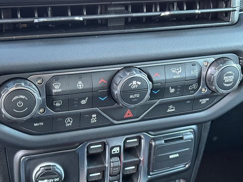 New 2026 Jeep Wrangler Unlimited Rubicon image 21