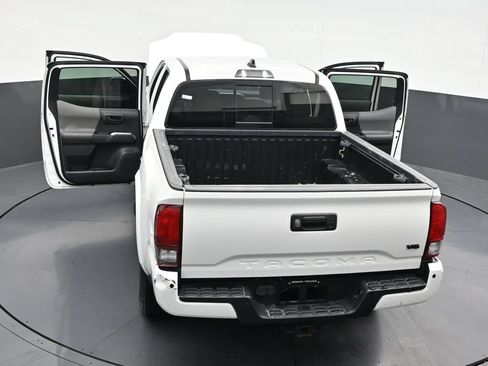 Used 2022 Toyota Tacoma SR5 RWD image 35