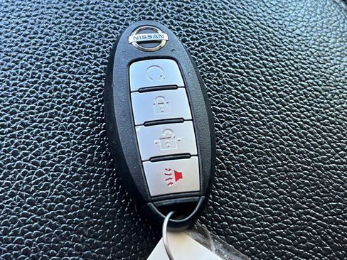 Certified 2021 Nissan Titan SV w/ SV Convenience Package image 25