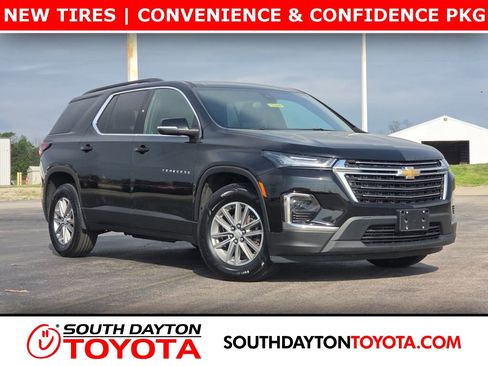 Used 2023 Chevrolet Traverse LT FWD image 1