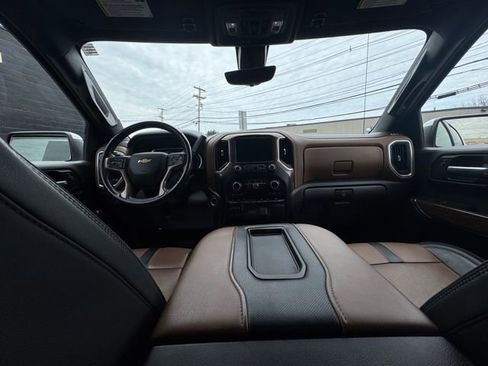 Used 2021 Chevrolet Silverado 1500 High Country w/ Technology Package AWD/4WD image 15