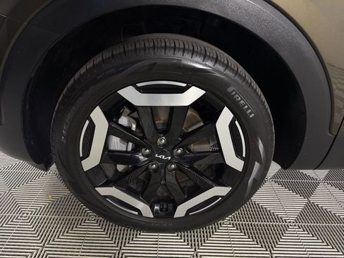 Used 2023 Kia Telluride EX w/ EX Captain's Chair Package FWD image 12